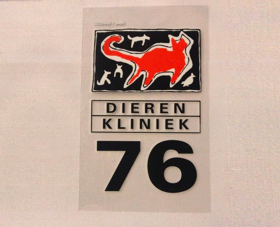 Dierenkliniek 76, logo bedrukken bij Basis Bedrijfskleding